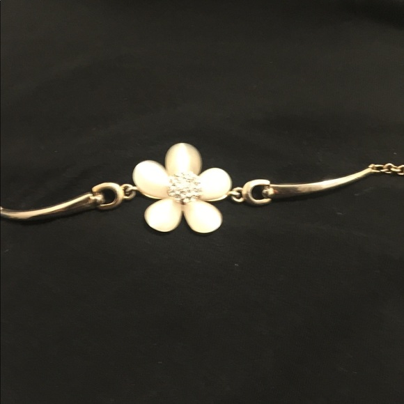 Flower bracelet - Picture 2 of 3